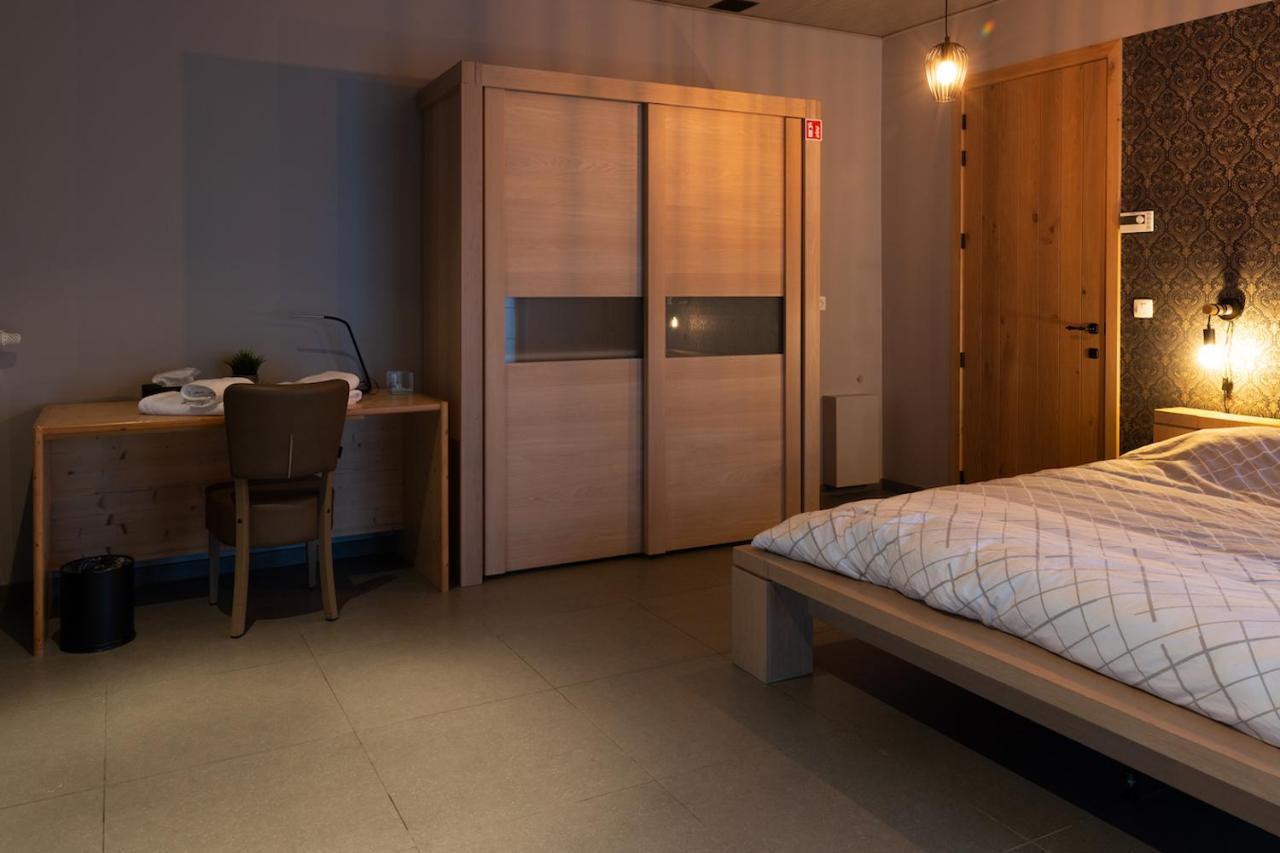 Oud Gemeentehuis Poelkapelle Exteriör bild